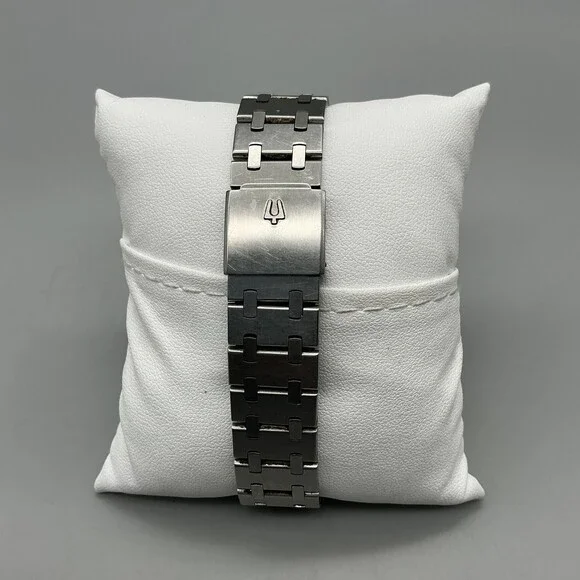 Vintage Bulova Royal Oak Men Watch 35mm Gray Waffle 1981 Date New Battery 7.75